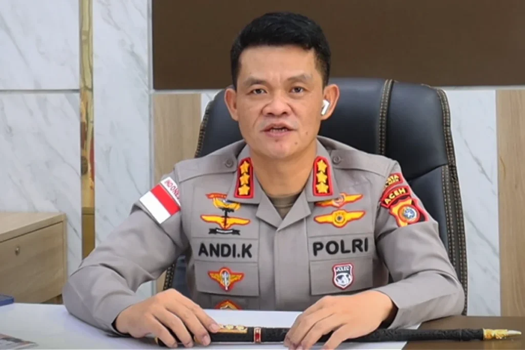 KAPOLRESTA ANDI KIRANA – Kapolresta Banda Aceh Kombes Pol Andi Kirana Bersama Dengan Kasat Narkoba AKP. M. Jabbir dikabarkan diperiksa di Mabes Polri, Keduanya Diamankan Terkait Kasus Dugaan Penyalahgunaan Narkoba
