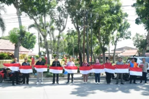 ANWAR TEGASKAN: BAKESBANGPOL KAWAL GERAKAN PEMBAGIAN BENDERA MERAH PUTIH HINGGA SELESAI  “1 Bendera dari Tiap ASN, Target Kobarkan Semangat Nasionalisme di Deli Serdang”