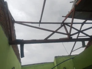 ANGIN KENCANG TERPAKAN SEI ROTAN TEMBUNG, ATAP RUMAH WARGA TERBANG SORE TADI