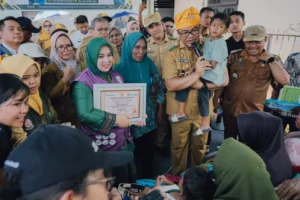 BUPATI ASRI LUDIN: PEMBANGUNAN FISIK KAMPUNG BERKAH KASIH STUNTING HARUS DIJAGA WARGA   “Kalau Ini Makin Baik, Kita Akan Perbaiki Lagi Ke Depannya”