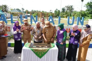 BUPATI ASRI LUDIN: “SAYA INGIN PERCUT MENJADI IKON BARU DELI SERDANG”    Alun-Alun Baru di Desa Saentis Diresmikan, Jadi Pusat Olahraga dan UMKM