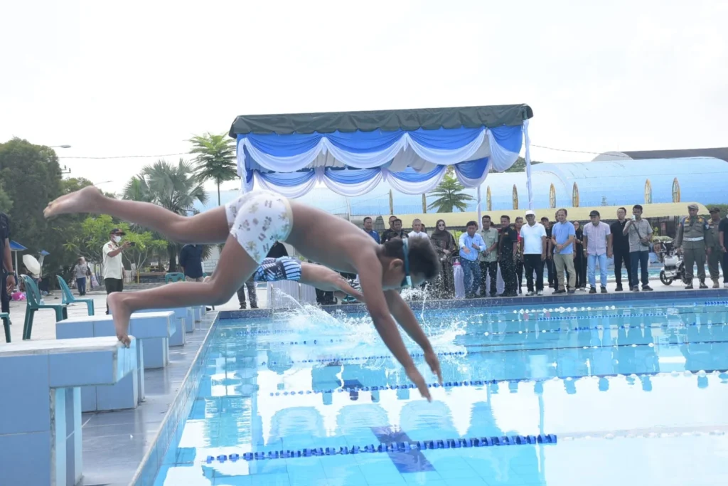 MELALUI GEBYAR RENANG, PEMKAB DELI SERDANG INGIN LAHIRKAN ATLET BERDEDIKASI TINGGI   “240 Atlet Pelajar dan Klub Ramaikan Ajang HUT RI Ke-81”