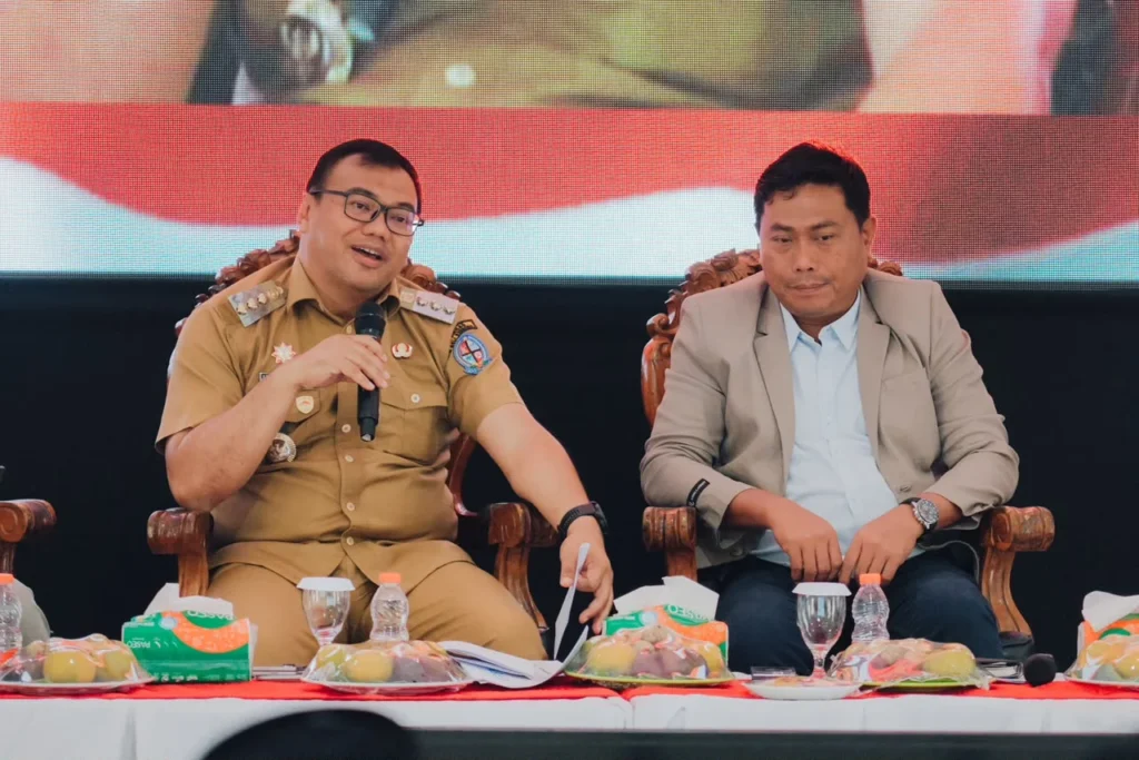 Kepemimpinan Realistis : Dari ” Masalah ” Menjadi ” Tidak Masalah ”  Refleksi 1,5 Tahun Pemerintahan Asri Ludin – Lom Lom di Deli Serdang     Oleh: Hasan Basri Siregar    Ketua JWI Deli Serdang