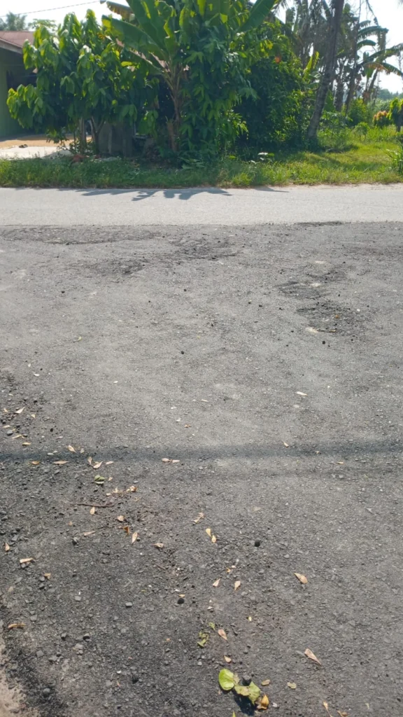 SEMINGGU DIASPAL LANGSUNG RUSAK! WARGA BERINGIN KRITIK KERJA ASAL-ASALAN SDABMBK DELI SERDANG
