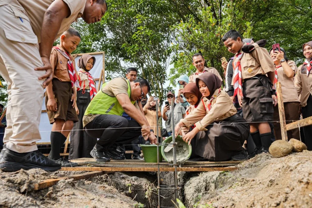 Tanamkan Rasa Memiliki, Bupati Asri Ajak Siswa Jaga Fasilitas Baru SMPN 1 Beringin