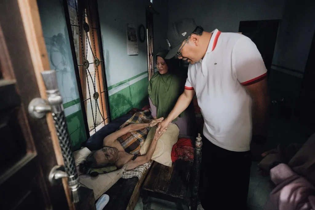 “JANGAN HANYA RUMAHNYA, ORANGNYA JUGA HARUS SEHAT”    Bupati Asri Rujuk Warga RTLH ke RSUD Usai Temukan Kondisi Memprihatinkan