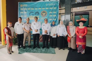 TAK JUAL BAHAN MENTAH LAGI! PEMKAB DELI SERDANG DORONG HILIRISASI LIDI JADI KERAJINAN EKSPOR   Ekspor Lidi Sumut Tembus Rp197 Miliar, Disperindag Turun Tangan Latih UMKM & Bantu Alat Produksi