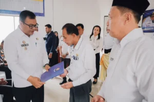 BUPATI DELI SERDANG PECAT KADES TIMBANG DELI, SK DISERAHKAN DI RAKOR PANTAI LABU  Tidak Bayar Honor Kader 3 Tahun Jadi Pemicu, Bupati: Kalau Kades Tidak Beres, Saya Tindak Tegas!