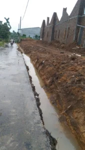 EKSKLUSIF: FOTO BUKTI PENGEMBANG THE JOHOR PALACE KOREK BAHU JALAN DESA DI DELITUA NAMORAMBE, JALAN COR WARGA TINGGAL SEJENGKAL, TERANCAM AMBLAS!     Warga Dusun III Adukan Perusakan Fasilitas Umum dan Pembuangan Limbah ke Permukiman, RDP DPRD 6 Agustus Lalu Tak Beri Solusi