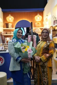 KETUA DEKRANASDA DELI SERDANG BANGGA BAWA TENUN DELI SERDANG KE PANGGUNG KRIYANUSA 2026