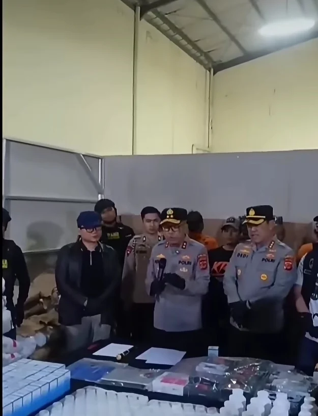 GEGER! Pabrik Tramadol dan Hexymer Terbesar di Jabar Digerebek di Bandung, Produksi 8 Juta Tablet Per Hari – Sasar Jakarta!